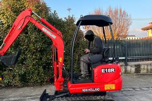 E276- ESCAVATORE NEW HOLLAND 18 Q