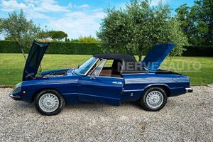 Alfa Romeo Spider Duetto 2000 Blu Interni Beige 19