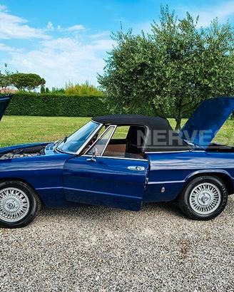 Alfa Romeo Spider Duetto 2000 Blu Interni Beige 19