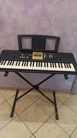 Tastiera Yamaha YPT-220