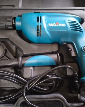 Trapano a percussionee Maxtro di colore blu.