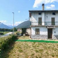 CASA DI TESTA BICAMERE CON GIARDINO