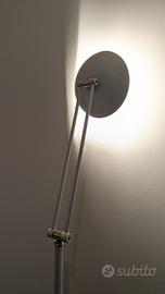 Lampada da terra regolabile