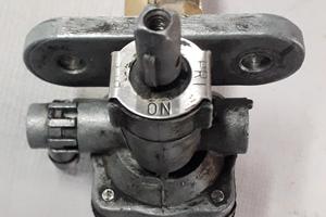 Rubinetto benzina originale SUZUKI GSXR 750 1100