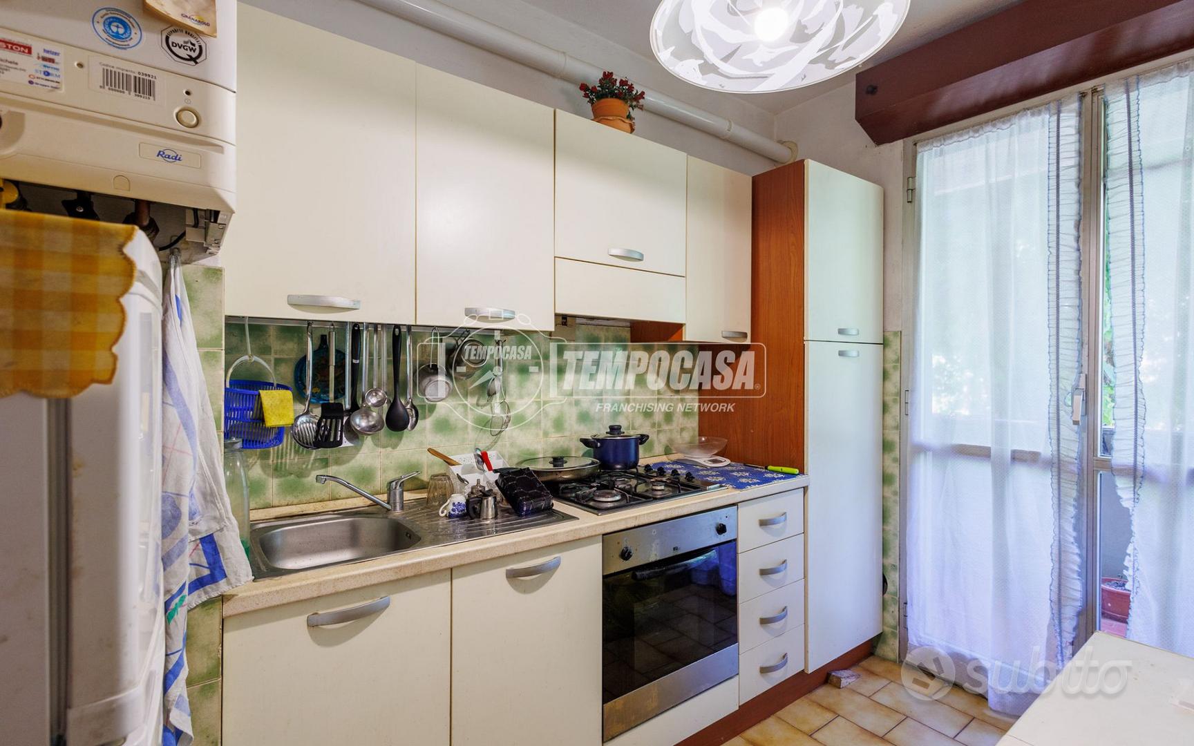 QUADRILOCALE CON GARAGE E CANTINA. - More