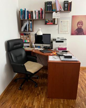 Arredo studio composto da due scrivanie e accessor