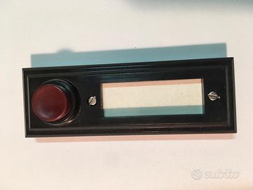 Pulsante campanello porta di ingresso