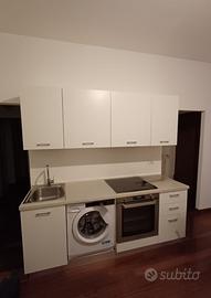 Cucina completa usata con elettrodomestici