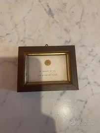 Moneta in oro piu piccola al mondo