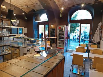 Bar tavola calda/ pizzeria al taglio