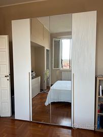 Armadio a 4 ante con specchio