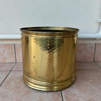 Vaso ottone con ruote