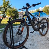 Mountain bike elettrica carbonio