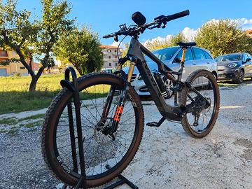 Mountain bike elettrica carbonio