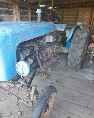 trattore  agricolo landing 7000
