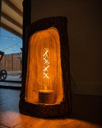 Lampada scultorea in legno-pezzo unico