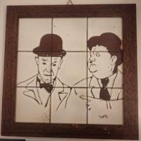 quadro in ceramica raffiguranti stanlio e ollio 