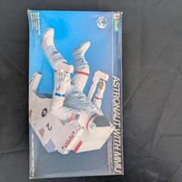 ASTRONAUT WITH MMU REVELL 1/8 MODEL KIT 1984