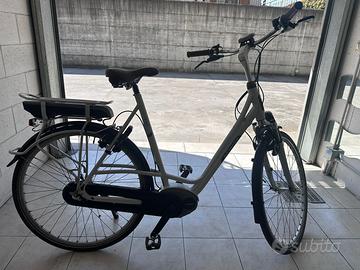 Bici elettrica Batavus con motore Bosch