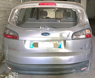 Ford Smax incidentata