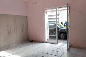 Pianura z. centrale negozio 33mq fronte strada