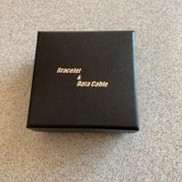 Bracciale con cavo USB per ricarica cellulare