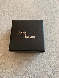 Bracciale con cavo USB per ricarica cellulare