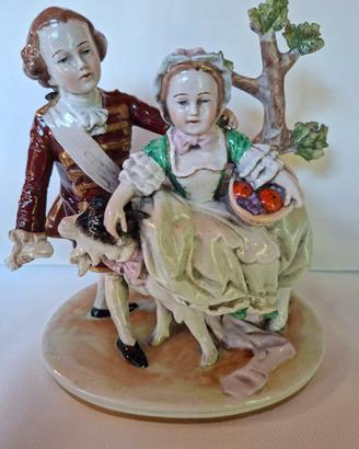 Statuetta in porcellana Capodimonte anni 70.