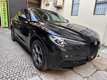 Alfa Romeo Stelvio 2.2 Turbodiesel *PADDLE F1* Q4