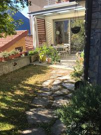 Bilocale curato con ampio spazio esterno