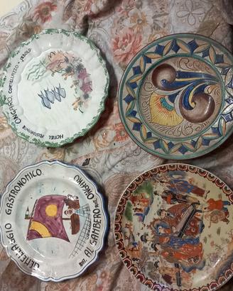 4 piatti disegnati 