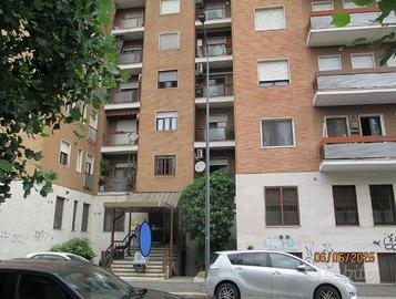 Immobile in asta di 72 m² con 3 locali a Milano