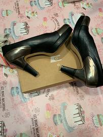 Scarpe nere oro