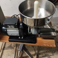 Macchina per passata o salsa elettrica a 220volts
