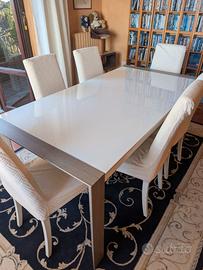 Grande tavolo da pranzo moderno allungabile