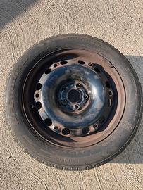 4 Cerchi in ferro 15” con gomme invernali