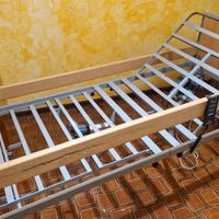 LETTO SANITARIO ELETTRICO INVACARE