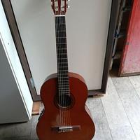 Chitarra classica amplificabile