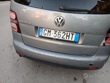 un' auto Volkswagen Touran
