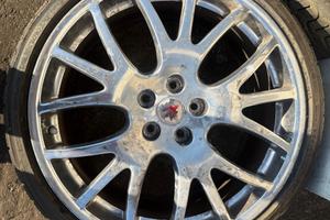 1 CERCHIO E GOMMA MASERATI