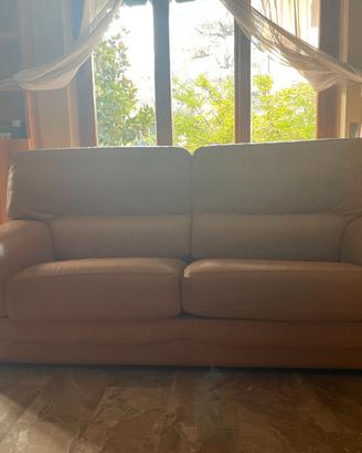Coppia di divani pelle color ocra/marrone chiaro