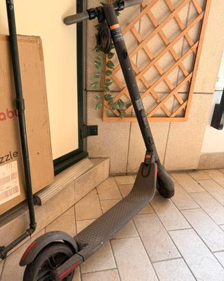 Segway Ninebot ES2 – Monopattino elettrico