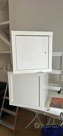 Coppia di comodini IKEA KALLAX con sportello