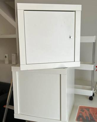Coppia di comodini IKEA KALLAX con sportello