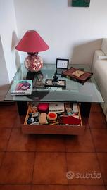 Parete attrezzata con tavolo basso in cristallo