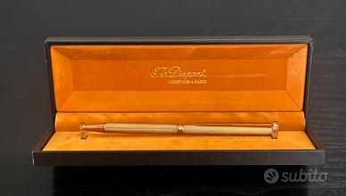 Penna a sfera ST DUPONT placcata in oro