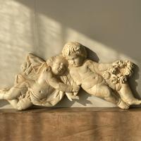 Coppia di Putti/Cherubini Stile Vintage in Gesso