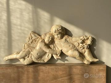 Coppia di Putti/Cherubini Stile Vintage in Gesso