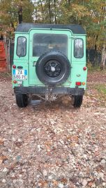 Land Rover Defender 