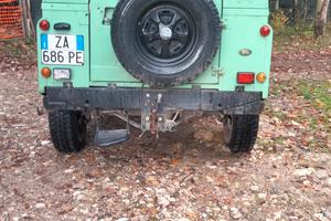 Land Rover Defender 